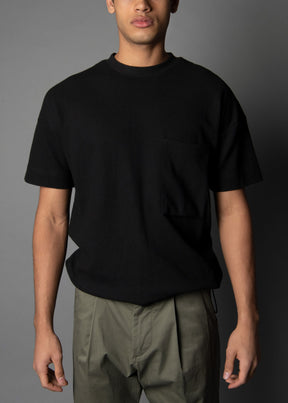 mens tshirt in black with crew neck